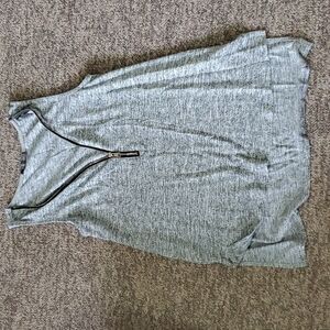 Ladies top size medium $5 when you purchase 2 or more items